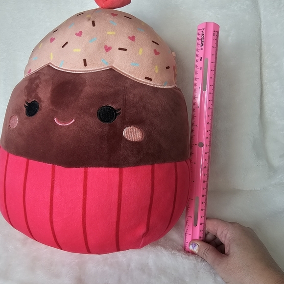 Squishmallows Ottie The Chocolate Cupcake Valentines Day 12" Plush Stuffed Toy - Picture 5 of 5